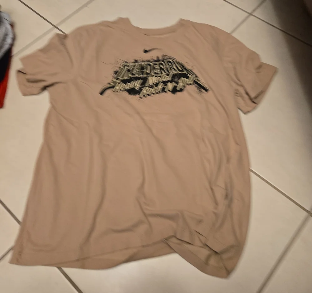 Nike Men’s Tan Graphic Short-Sleeve Tee